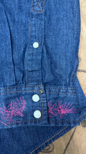 Load image into Gallery viewer, Denim shirt Upcycled detail
